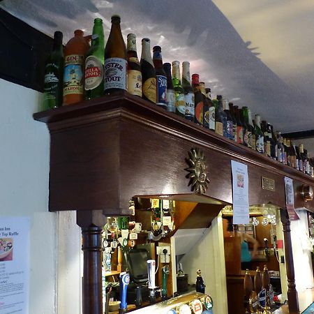 The Sun Inn Englefield Green Exterior foto