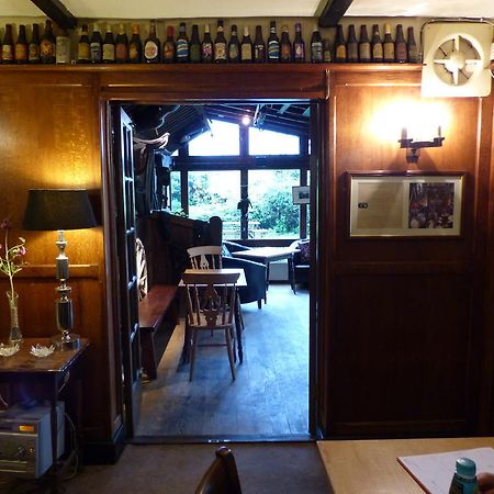 The Sun Inn Englefield Green Exterior foto