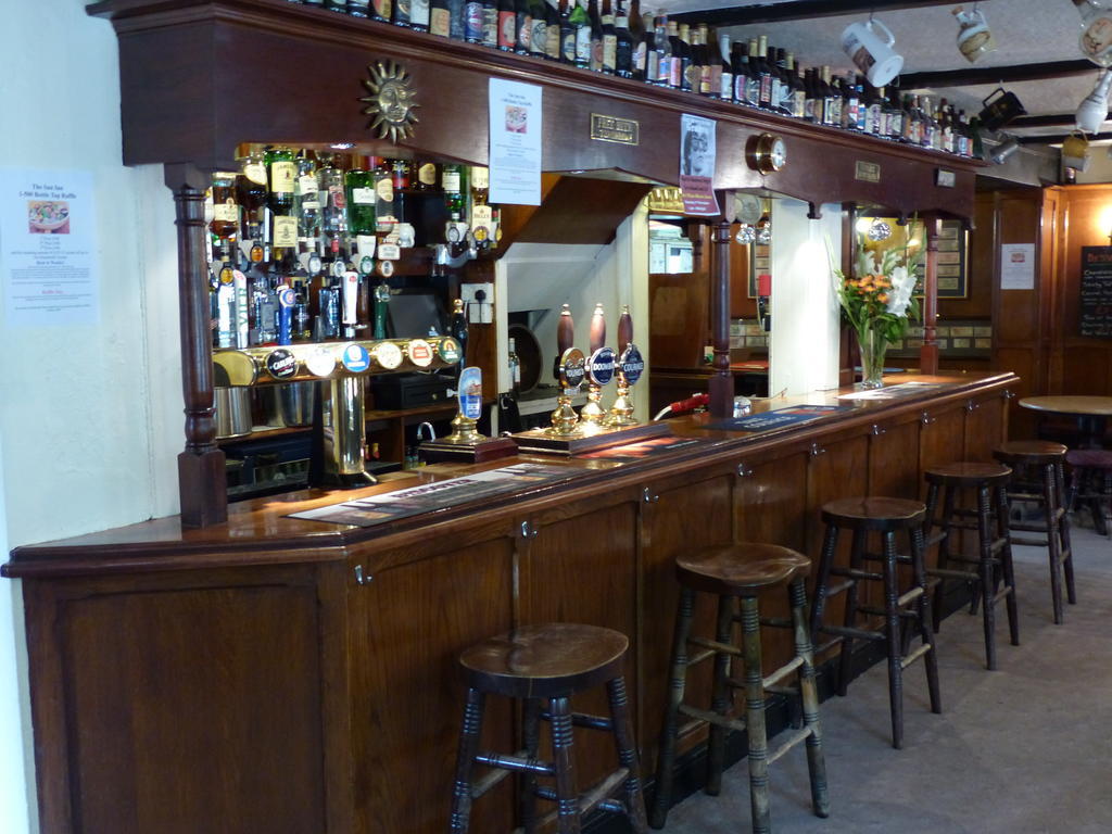 The Sun Inn Englefield Green Exterior foto
