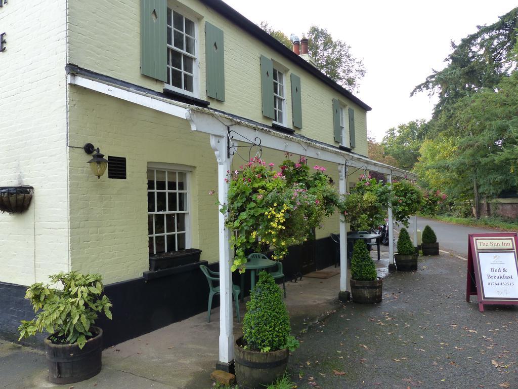 The Sun Inn Englefield Green Quarto foto